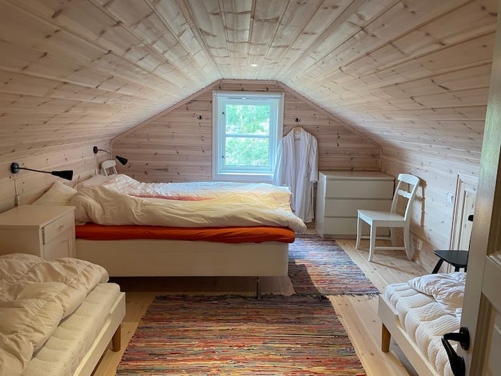 Голяма спалня на 2 - рия етаж с място за 4 души. 