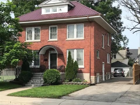 Groups: wedding parties, large families, business