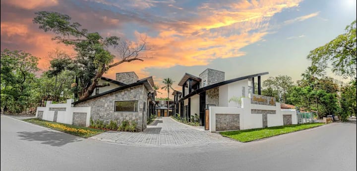 Exterior image 4