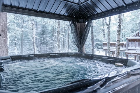 Winter Ski Escape! | Hot Tub|Wood Fireplace|Beach