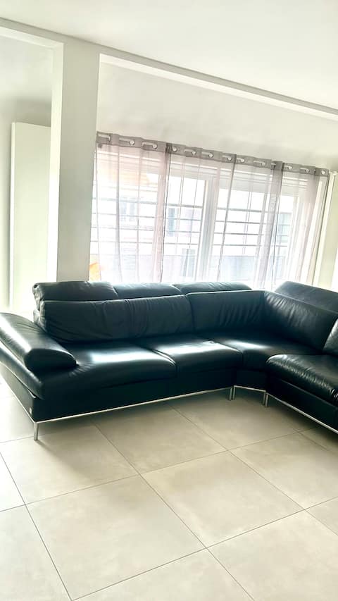 Popular Airbnb listing: Spacious - Luxurious app near Gare du Midi in Anderlecht