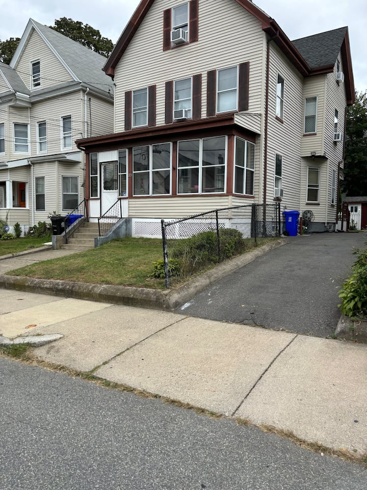 Small Apartment in Malden