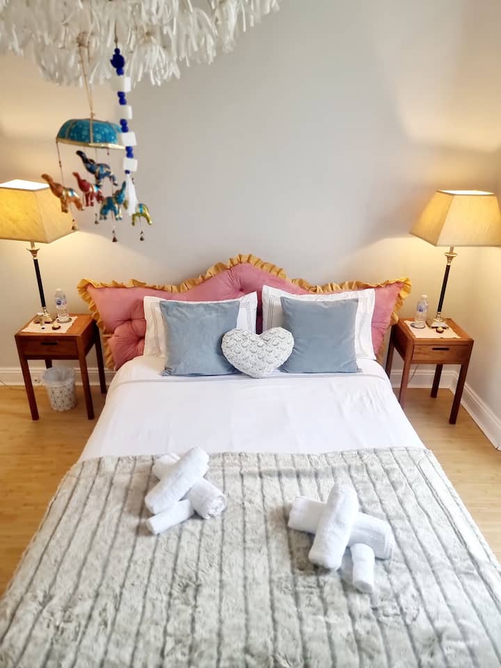 king si bedroom. 