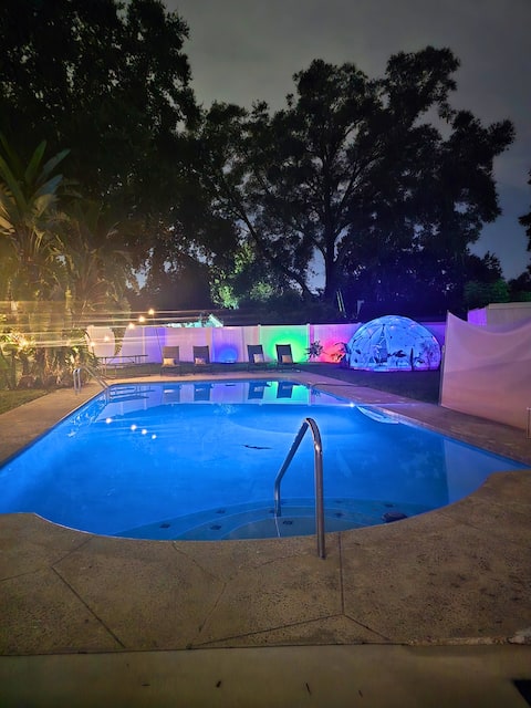 Luxury4BR Sleeps 12 • Heated Pool • Near Universal