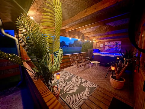 Ibiza chalet & jacuzzi near Amsterdam&Airport