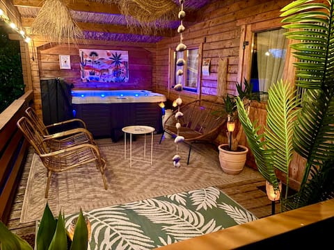 Ibiza chalet & jacuzzi near Amsterdam&Airport