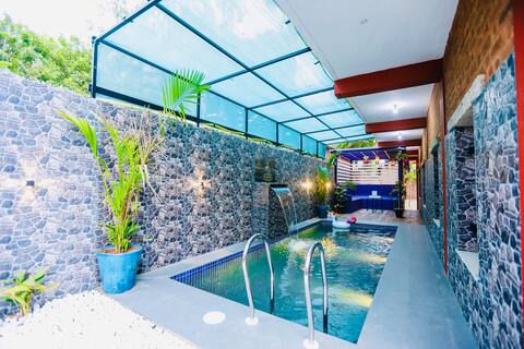 The Villa Greek