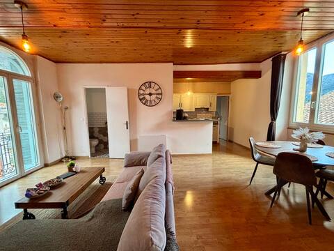 Bright 3p on the top floor