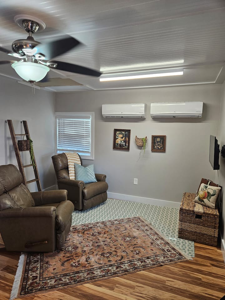 Pear Cottage 2 Queen Beds- 10% Off Weekly Discount - Buda, TX