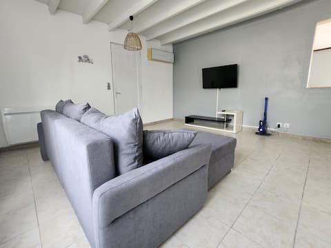 Compass Rose/garden/secure private parking