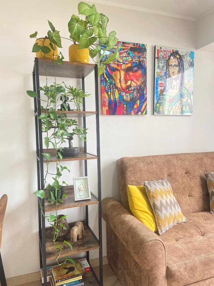 Útulná atmosféra, v obývacej izbe je rozkladacia pohovka 