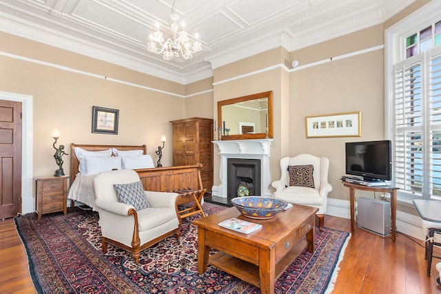 Dhomë gjumi luksoze me banjë, ambient të brendshëm dhe ambient për t 'u ulur. Tavane të bukura metalike të larta dhe të shtypura. Pamjet e portit drejt Dunedin 