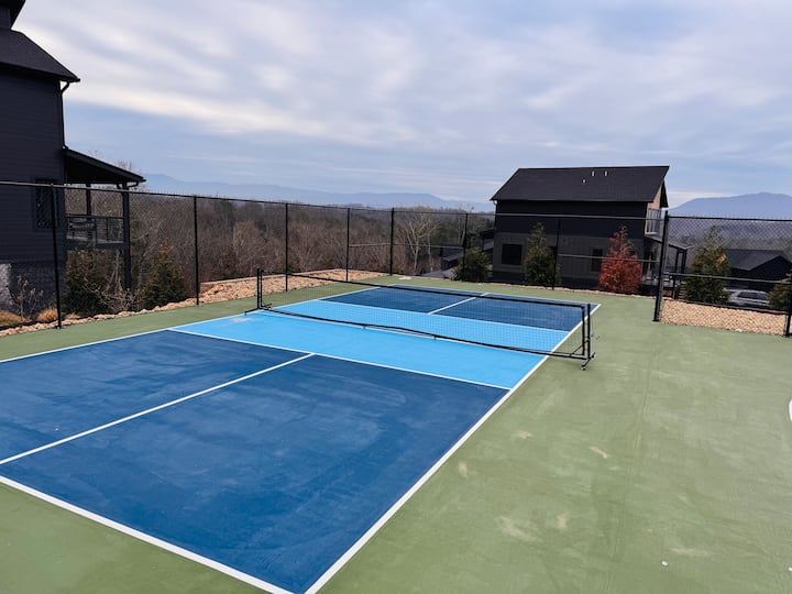 Pool & Pickleball Paradise: Near Water Park!
