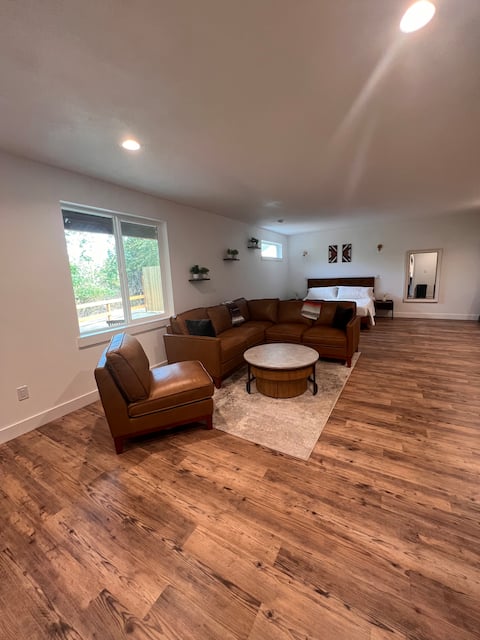 Bottorff Bungalow with Sauna & Level 2 EV charger