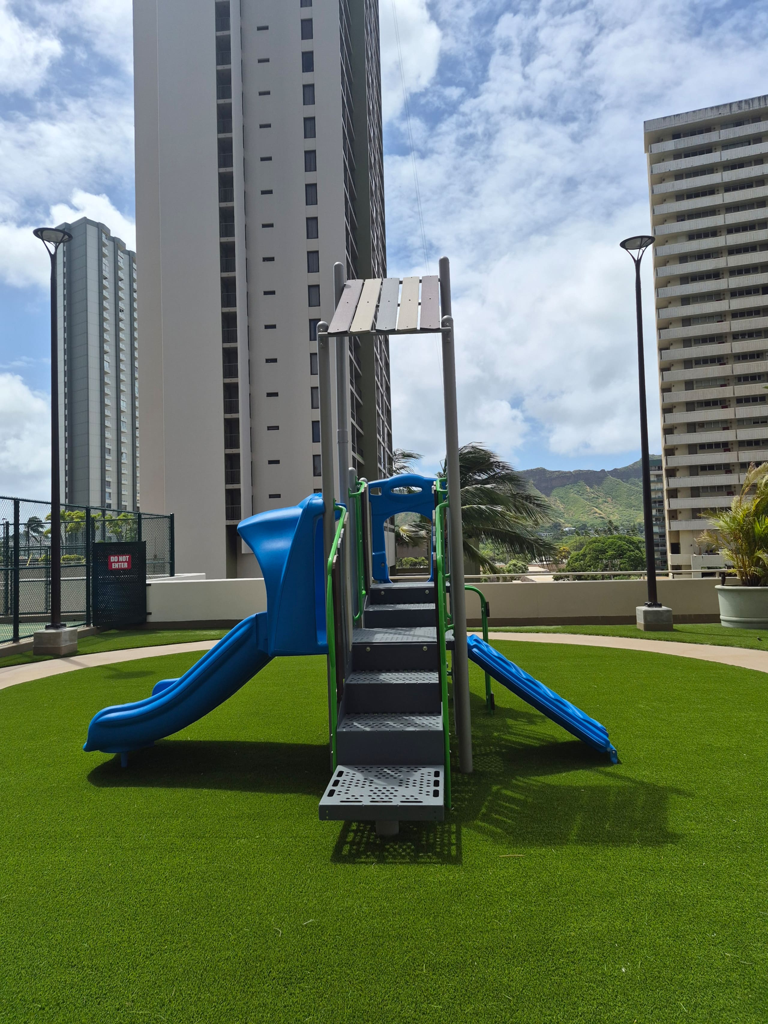 Condo in Honolulu · ★4.81 · 1 bedroom · 3 beds · 1 private bath - Image 25