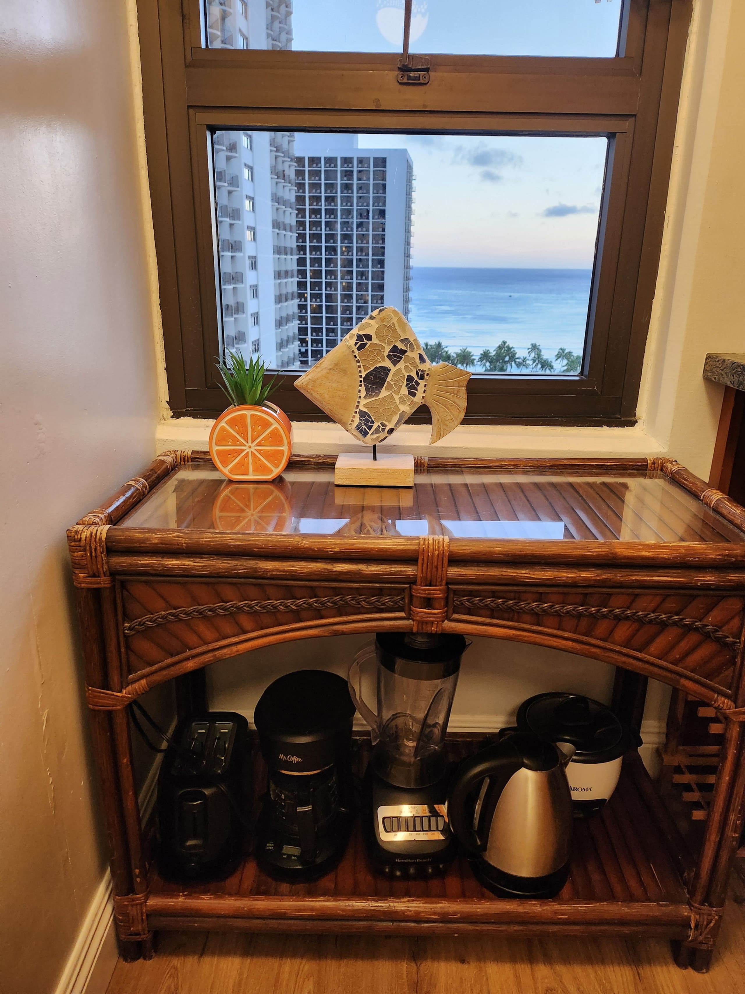 Condo in Honolulu · ★4.81 · 1 bedroom · 3 beds · 1 private bath - Image 9