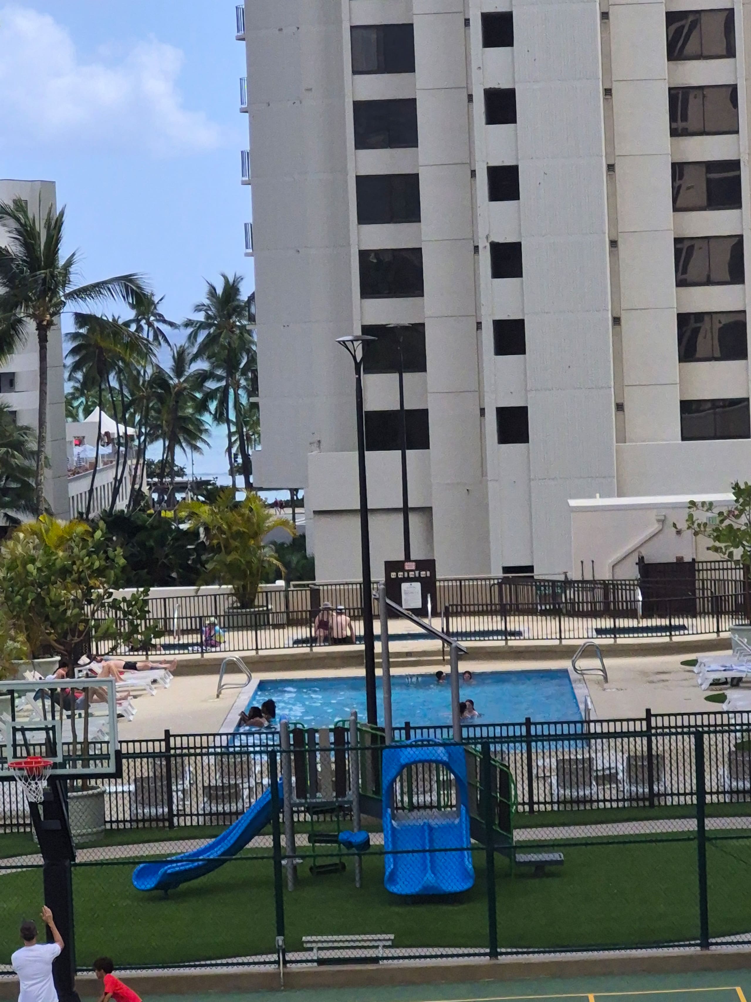 Condo in Honolulu · ★4.81 · 1 bedroom · 3 beds · 1 private bath - Image 24