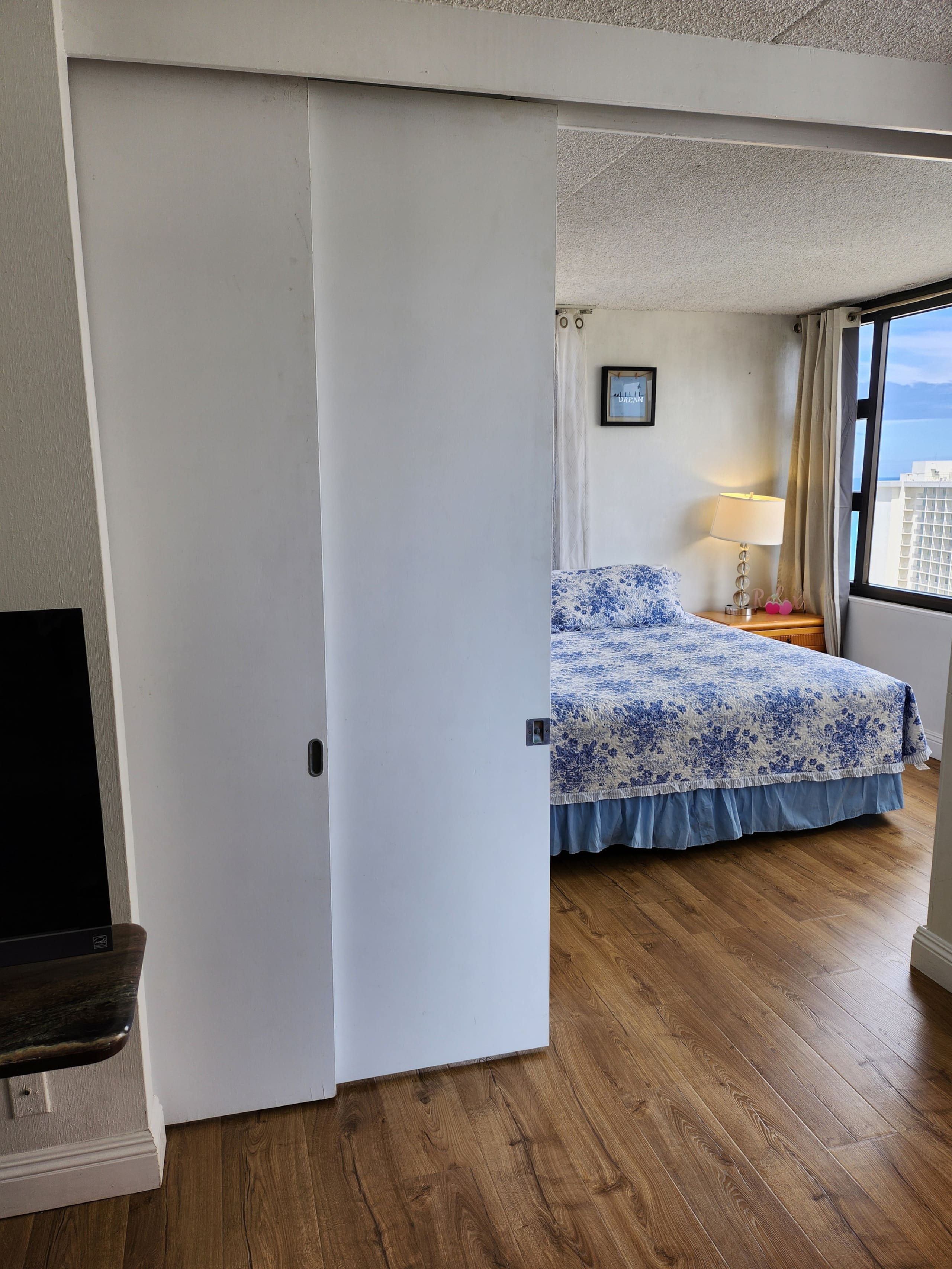 Condo in Honolulu · ★4.81 · 1 bedroom · 3 beds · 1 private bath - Image 15