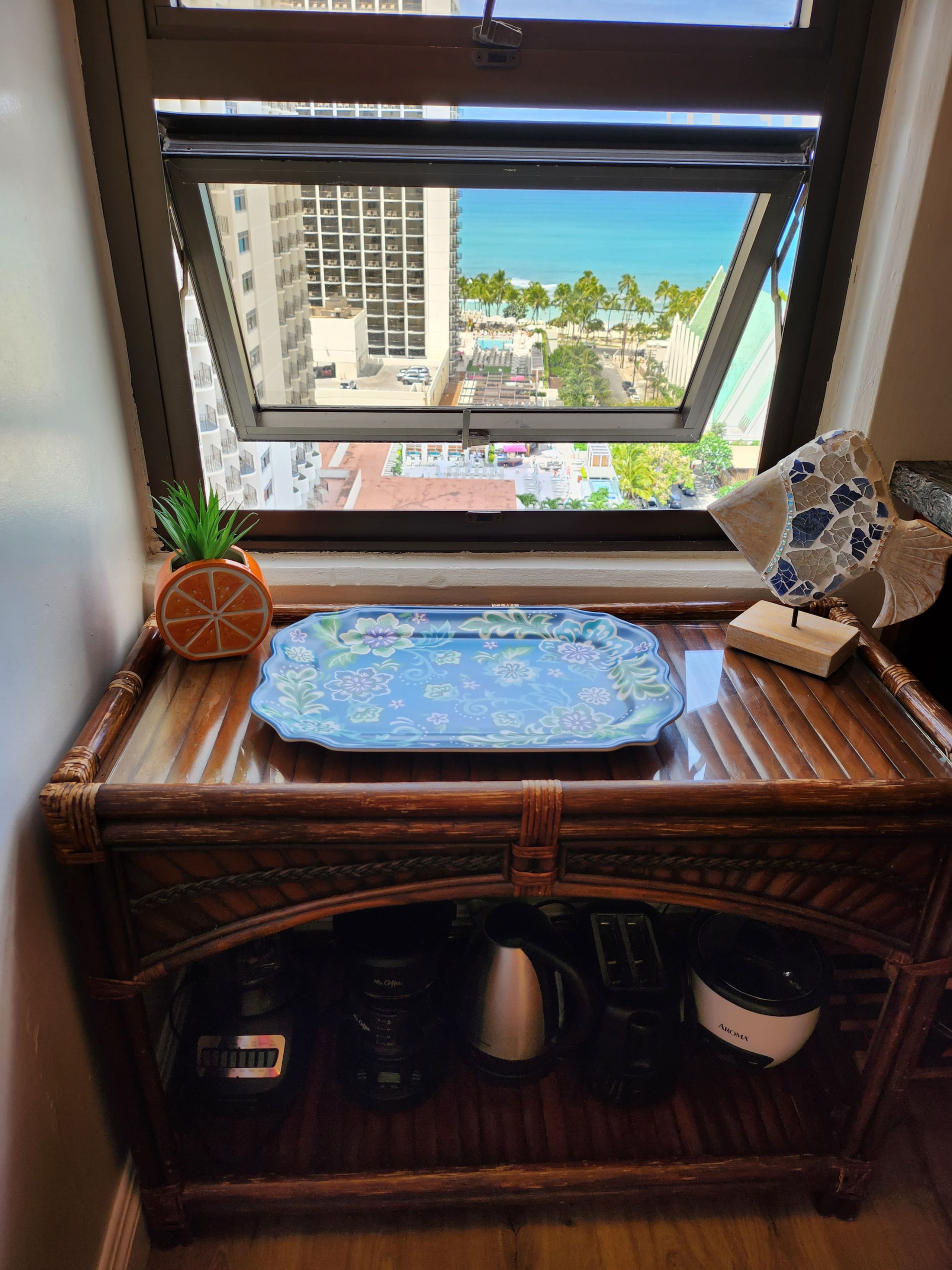 Condo in Honolulu · ★4.81 · 1 bedroom · 3 beds · 1 private bath - Image 8