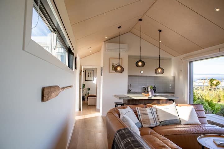 Brand New House With Sea And Farm Views - Southland