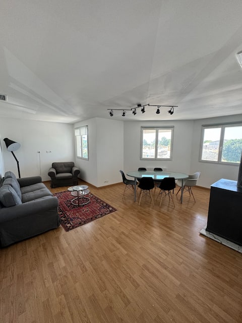 Spacious-3 Bedrooms-TV & Wifi - Free Parking