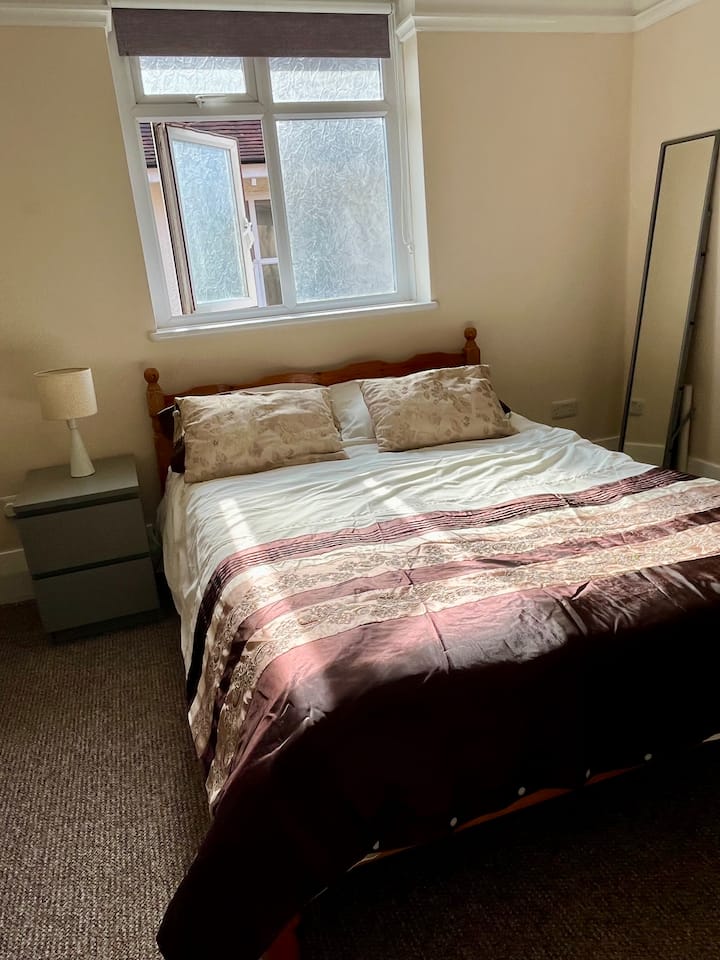 Reduced. Bright Double Bedded Room, Close To Town - Brighton