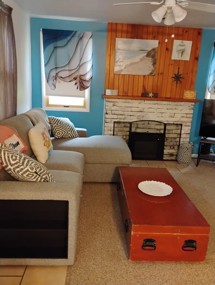 Tired? Get Away, Walk Trails, Relax! Sleeps 6! - Lake Milton, OH