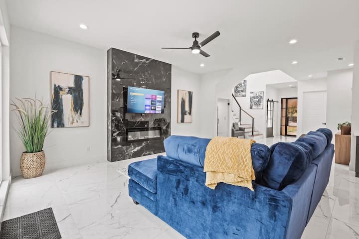 5br/6bd w/Rooftop View of Downtown Dallas gallery image 4