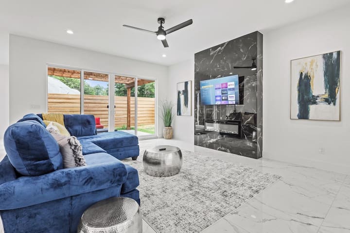 5br/6bd w/Rooftop View of Downtown Dallas gallery image 2