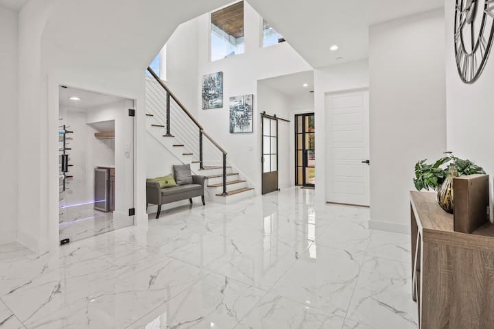 5br/6bd w/Rooftop View of Downtown Dallas gallery image 3