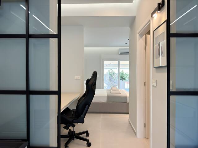 Luxurious Penthouse City Centre gallery image 4