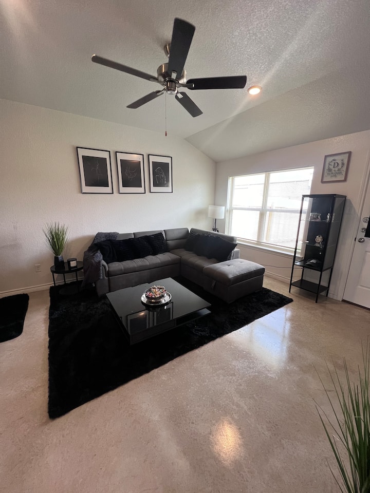 Charming Brand-new 3bd 2ba Duplex Near Killeen - Copperas Cove, TX