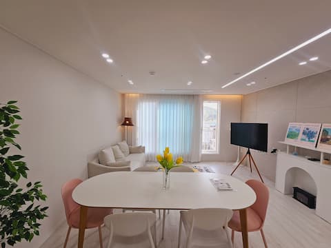 New apartment, family, friends, vacation, travel, convenient parking, good view, lots of restaurants