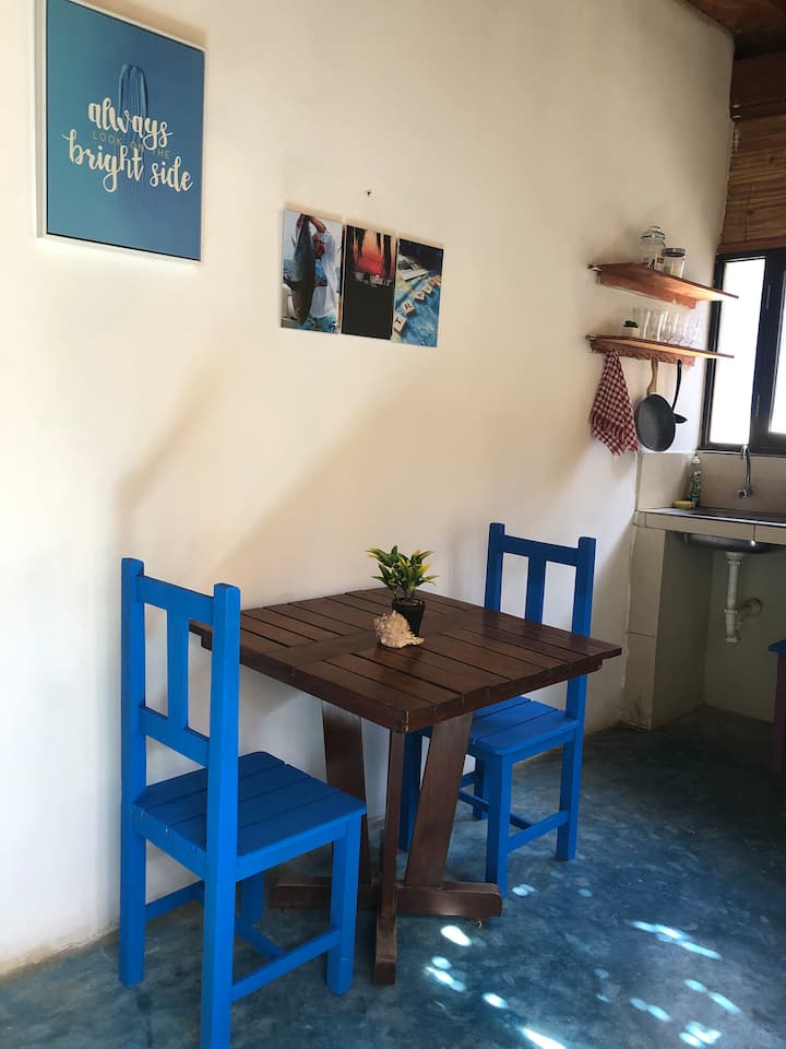 Kiba House. Bungalows Cerca Al Mar. Pizzería. - Máncora
