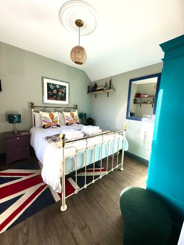 The St George: A Beautiful and Spacious Apartment gallery image 2