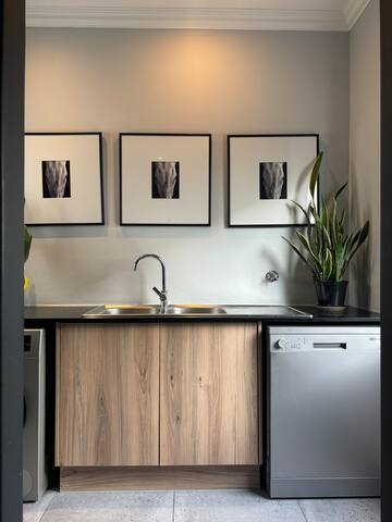 97 Thornhill gallery image 2