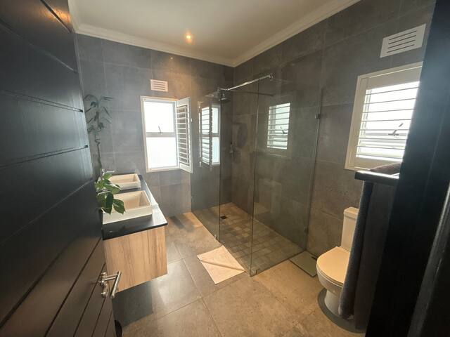 97 Thornhill gallery image 5