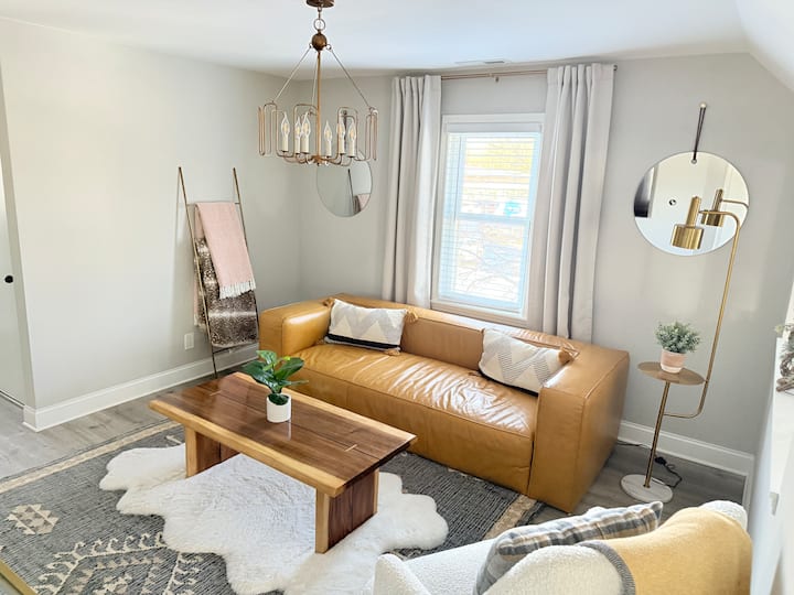 Geneva’s Gem
~Eclectic Oasis~ - West Chicago, IL