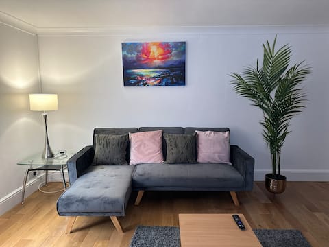 Popular Airbnb listing: Stylish & Spacious Flat in SK1 in Brinnington And Central