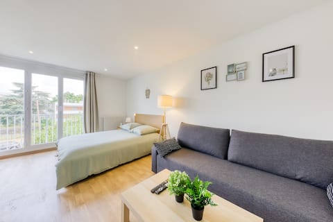 Entire Studio Near Paris & La Défense & Hospital