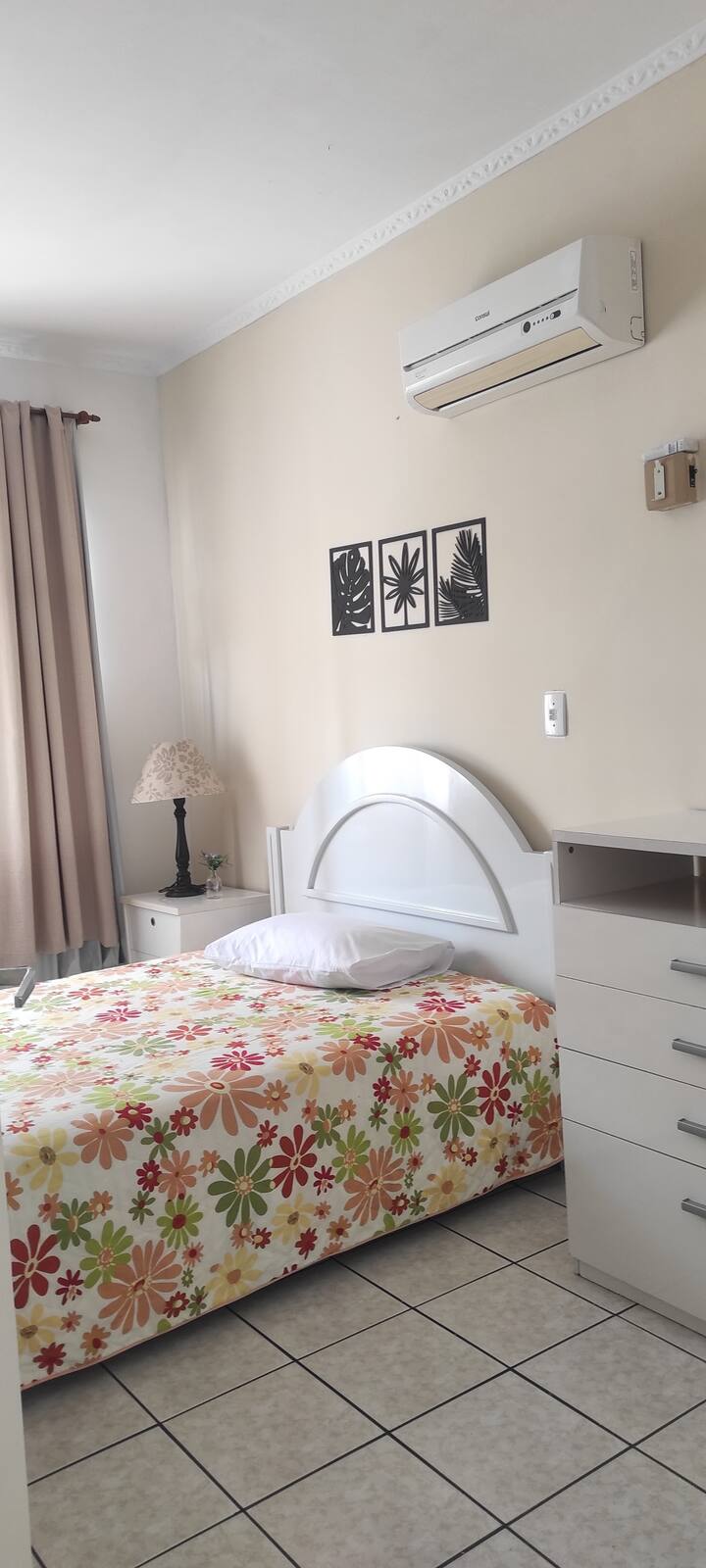 Schlafzimmer 1