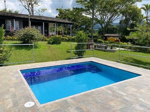 Popular Airbnb listing: A cabin in the mountains. in Dagua