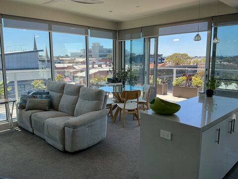 Bright, Serene Apartment w/Private Terrace & Views