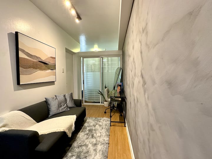 Sky Pod | Scenic City View + Massage Chair - Navotas