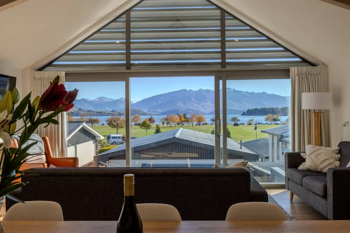 Stunning Lake View Apartment #1
 Sleeps 6 - Wanaka