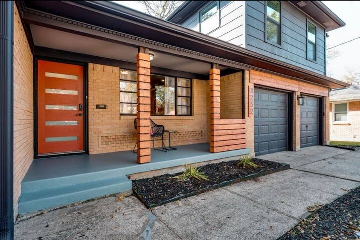 Mid-Century Modern Oasis w/Pool gallery image 3