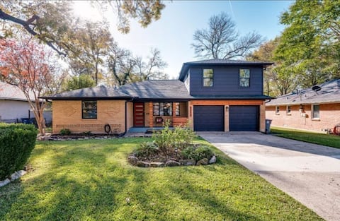 Top performing Airbnb: Mid-Century Modern Oasis w/Pool in Buckner Terrace