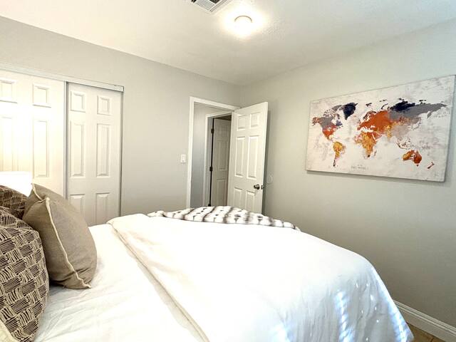 Vacation Home w Pool & Hot Tub 2.6 mile to Strip gallery image 2