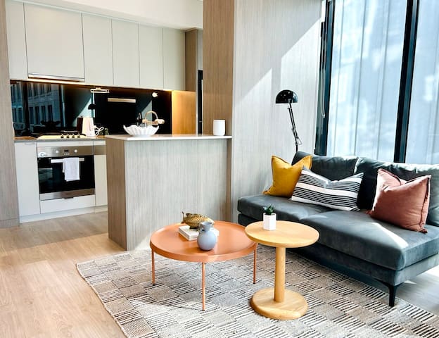 Chic 2BR/2BA Apt Syd CBD close to QVB Westfield
