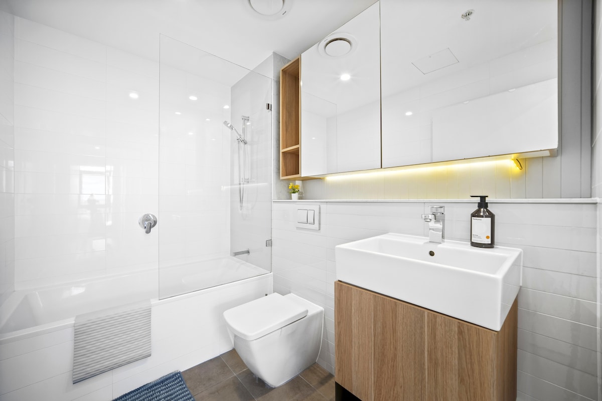 Waterfront Luxe